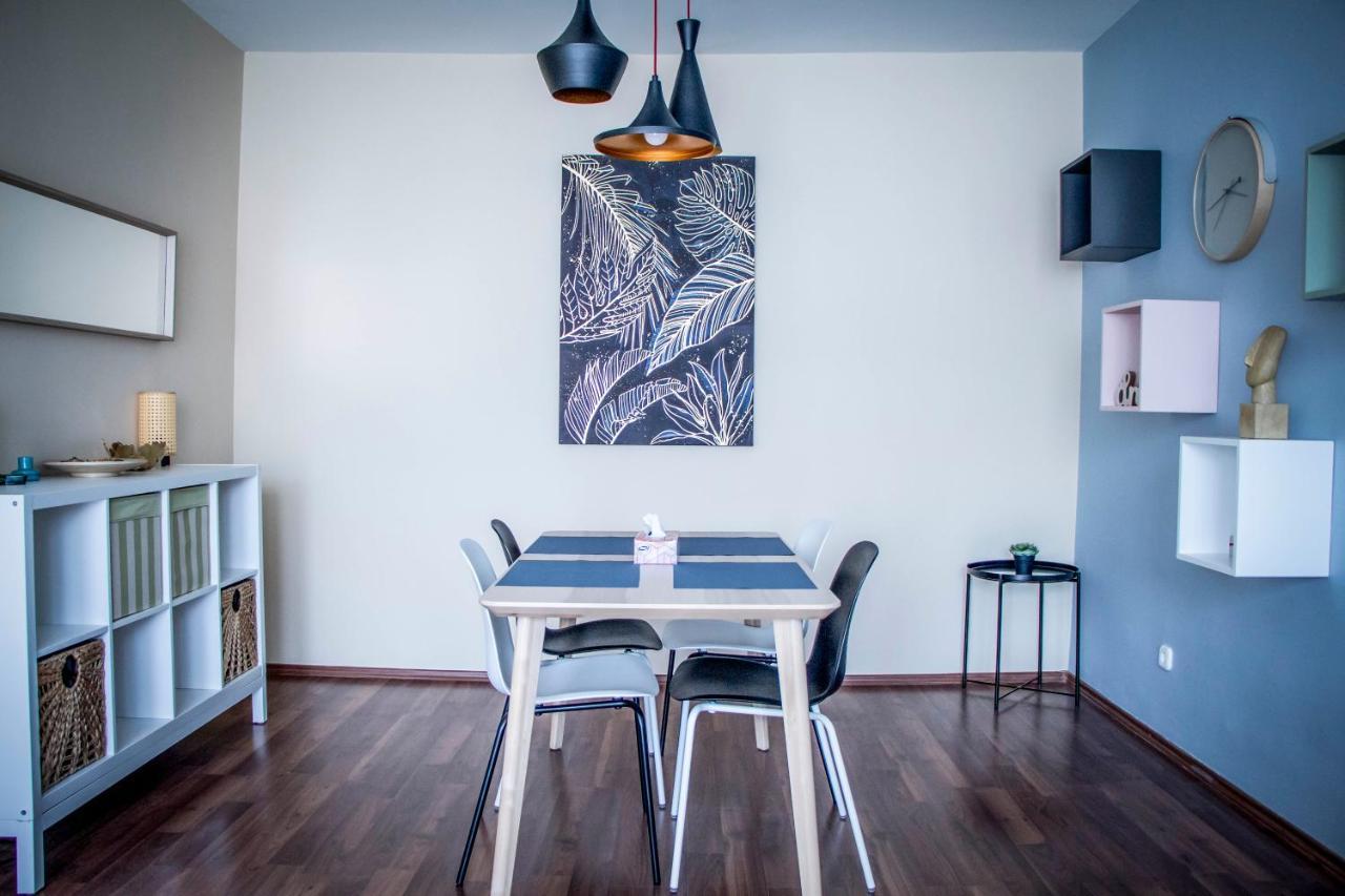 Centergom Apartment เอสแตร์กอม ภายนอก รูปภาพ